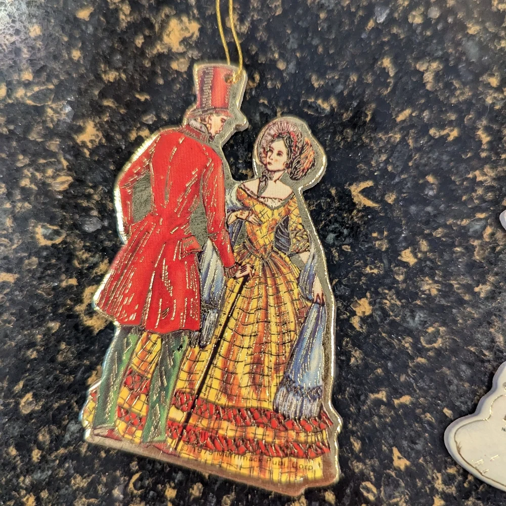 Victorian Courtship die-cut Christmas ornaments - Picture 7 of 13